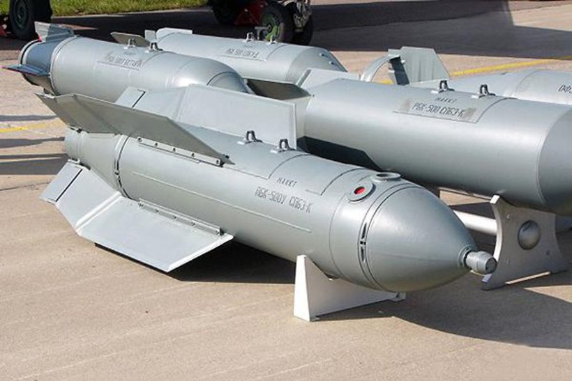 Không quân Nga "thổi bay" đoàn xe IS bằng bom thông minh (video) ảnh 1