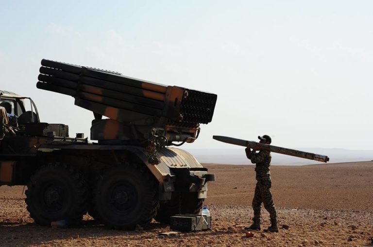 Quân đội Syria đánh phá ác liệt IS cố thủ sào huyệt al-Bukamal ảnh 6