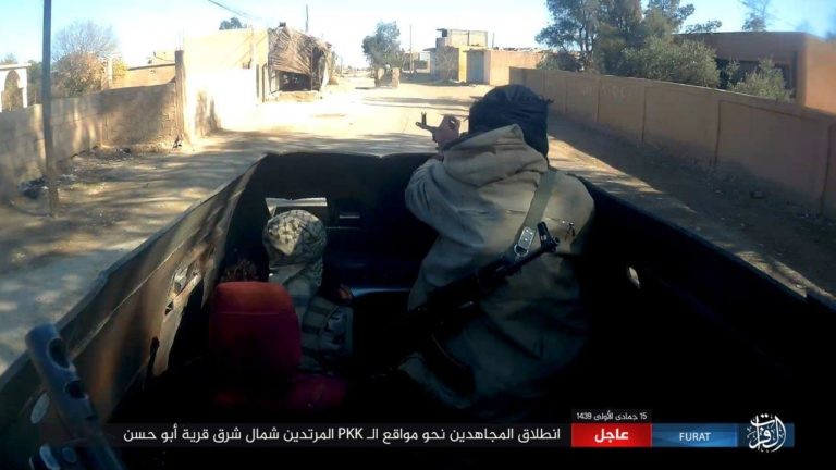 IS quần người Kurd tơi bời tại Deir Ezzor, hàng loạt chiến binh Kurd thiệt mạng ảnh 3 IS quần người Kurd tơi bời tại Deir Ezzor, hàng loạt chiến binh Kurd thiệt mạng ảnh 3