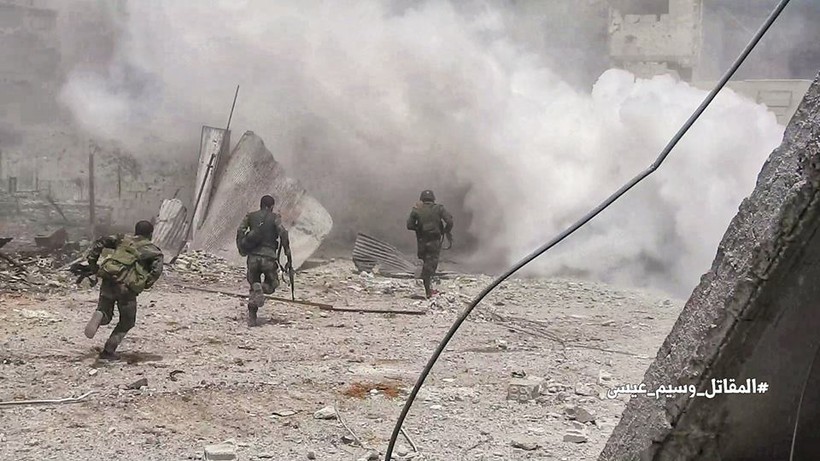 Quân đội Syria tấn công dữ dội trả thù IS sau vụ hành quyết dã man ảnh 2 Quân đội Syria tấn công dữ dội trả thù IS sau vụ hành quyết dã man ảnh 2