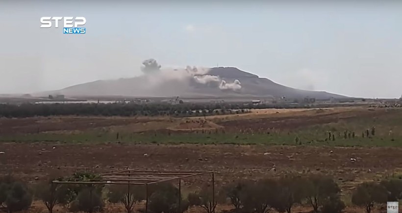 Quân đội Syria bắn phá chiến tuyến của IS ở Daraa. Ảnh vieo