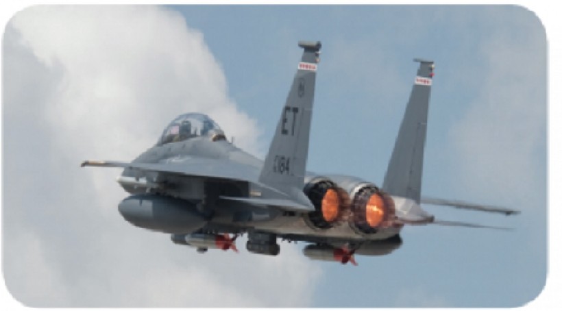 Một máy bay F-15E mang hai tên lửa định vị bay xung quanh quả bom thử nghiệm B61-12 (Nguồn / NNSA) Một máy bay F-15E mang hai tên lửa định vị bay xung quanh quả bom thử nghiệm B61-12 (Nguồn / NNSA)