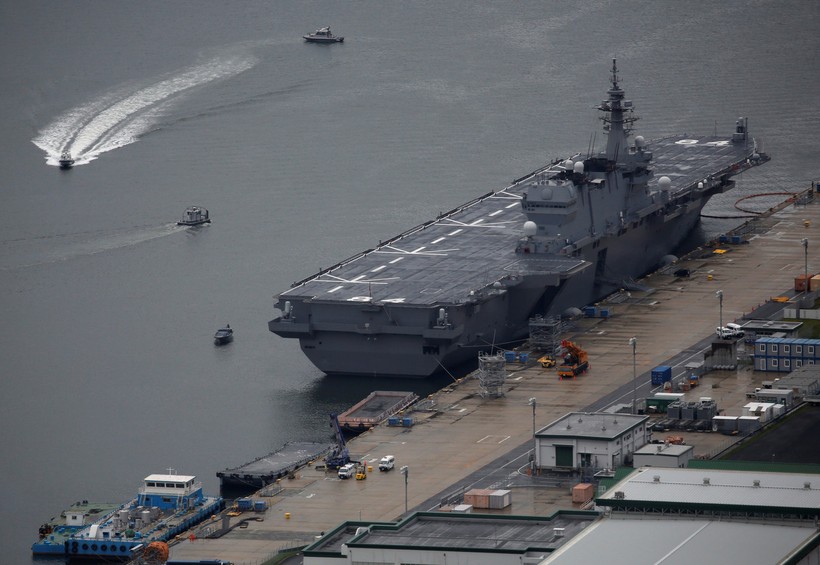 Tàu sân bay đổ bộ trực thăng lớp Izumo. Ảnh REUTERS / Issei Kato.