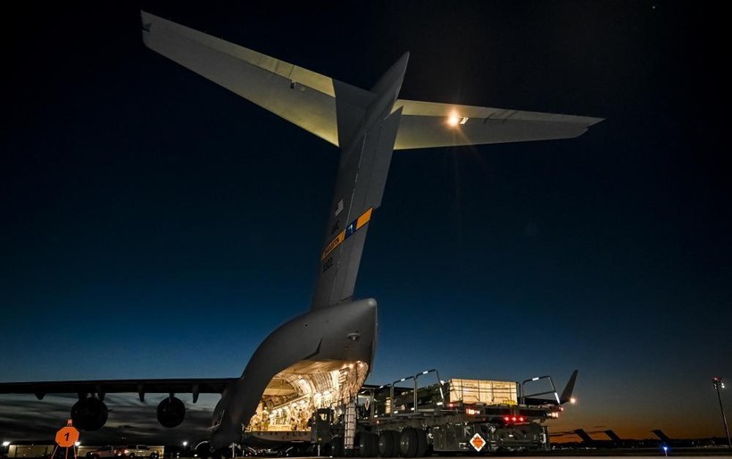 Lô hàng tên lửa cho HIMARS gửi đến Ukraine. Ảnh do Lầu Năm Góc công bố tháng 8/2022.