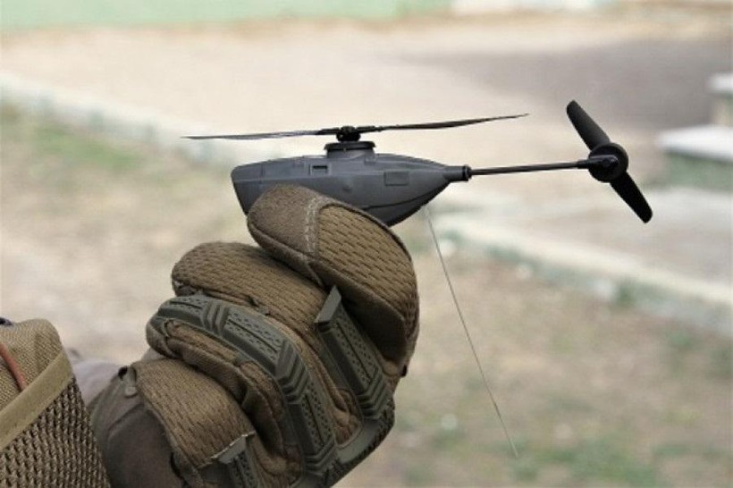 Máy bay không người lái siêu nhỏ Black Hornet. Ảnh mil.in.ua