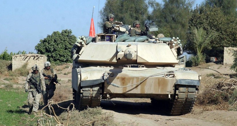 Xe tăng M1A1 Abrams của quân đội Mỹ tại Iraq. 2005 năm. Ảnh Military Ukraine.