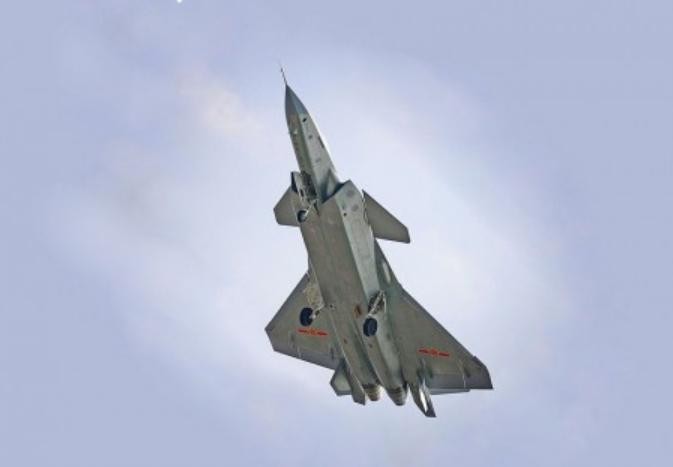 Máy bay chiến đấu nguyên mẫu J-20 số hiệu 2012 của Trung Quốc. Ảnh: Epochtimes