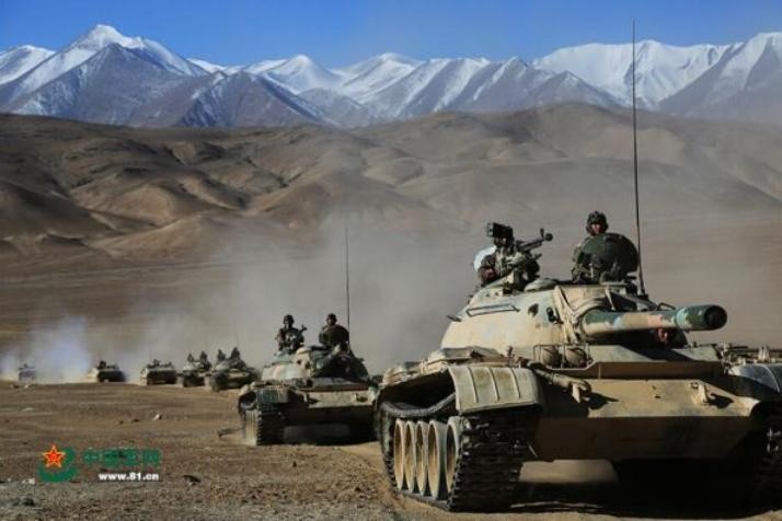 Cụm xe tăng Quân đội Trung Quốc tập kết ở khu vực mục tiêu trong một cuộc diễn tập. Ảnh: Cankao