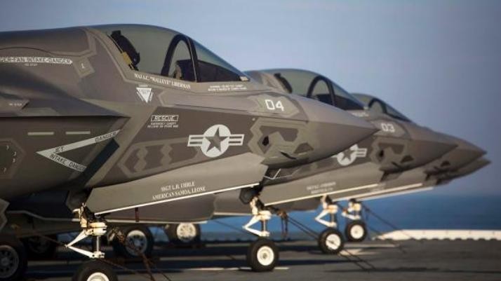Máy bay chiến đấu tàng hình F-35B trên boong tàu tấn công đổ bộ USS Wasp. Ảnh: Bành Bái