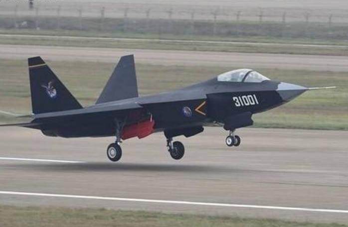 Máy bay chiến đấu tàng hình FC-31 Cốt Ưng do Trung Quốc nghiên cứu phát triển. Ảnh: Ifeng