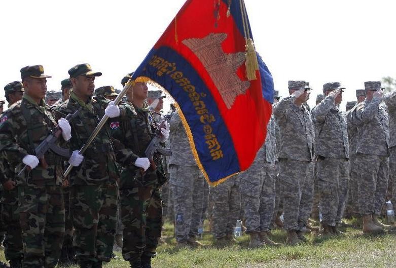 Quân đội Mỹ và Campuchia tiến hành tập trận chung tháng 4/2014. Ảnh: Sina