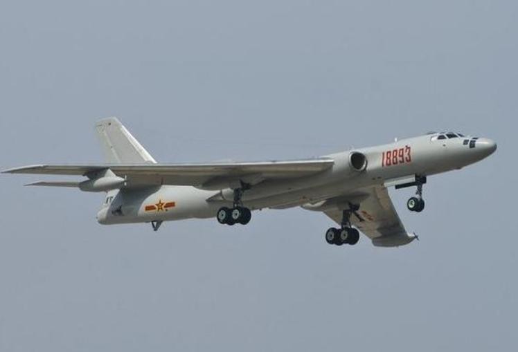 Máy bay ném bom H-6 Trung Quốc. Ảnh: Sohu