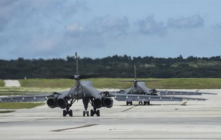 Máy bay ném bom chiến lược B-1B Lancer Mỹ triển khai ở Guam. Ảnh: People.