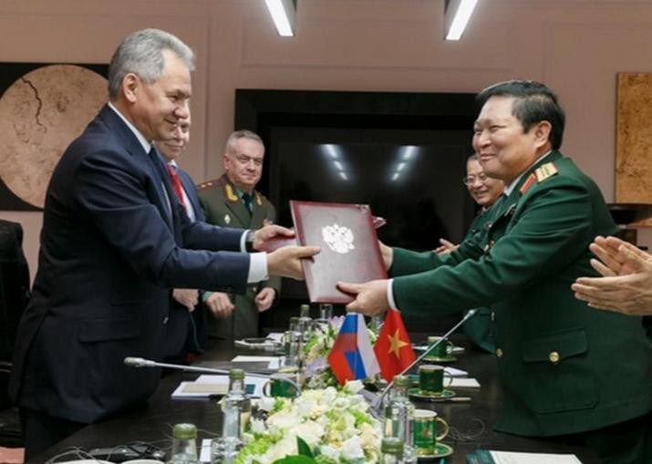 Ngày 4/4/2018, tại Moscow Nga, Bộ trưởng Quốc phòng Ngô Xuân Lịch tiến hành hội đàm với Bộ trưởng Quốc phòng Nga Sergey Shoigu. Ảnh: Sputnik.