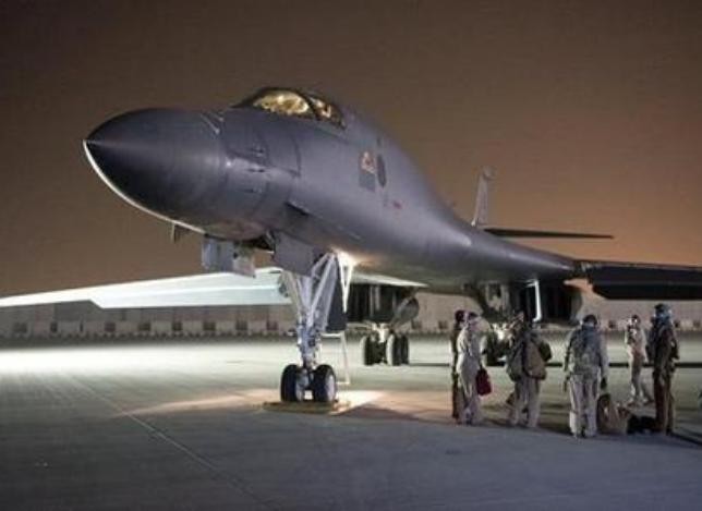 Máy bay ném bom B-1B của quân đội Mỹ tham gia cuộc tấn công tên lửa đối với Syria ngày 13/4/2018. Ảnh: Sina.