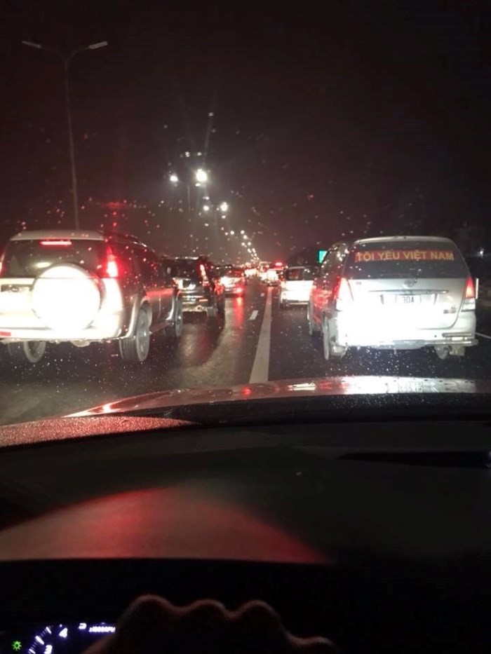 Ùn tắc tuyến cao tốc cửa ngõ cuối đợt nghỉ Tết: Những bình luận 'xả stress' của cư dân mạng - Ảnh 1
