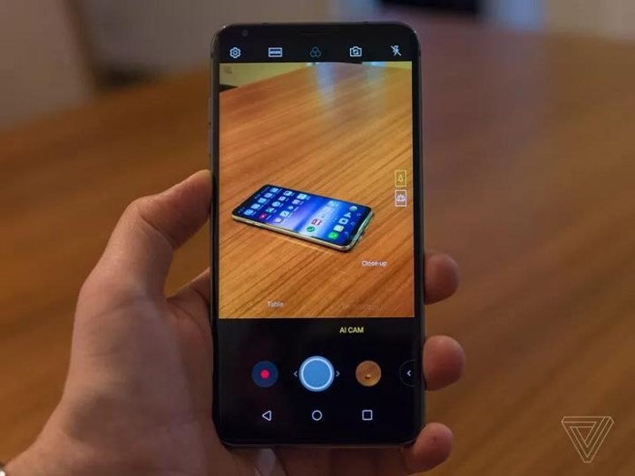 LG V30S ThinQ: Chỉ là chiếc V30 có thêm RAM và AI - Ảnh 2