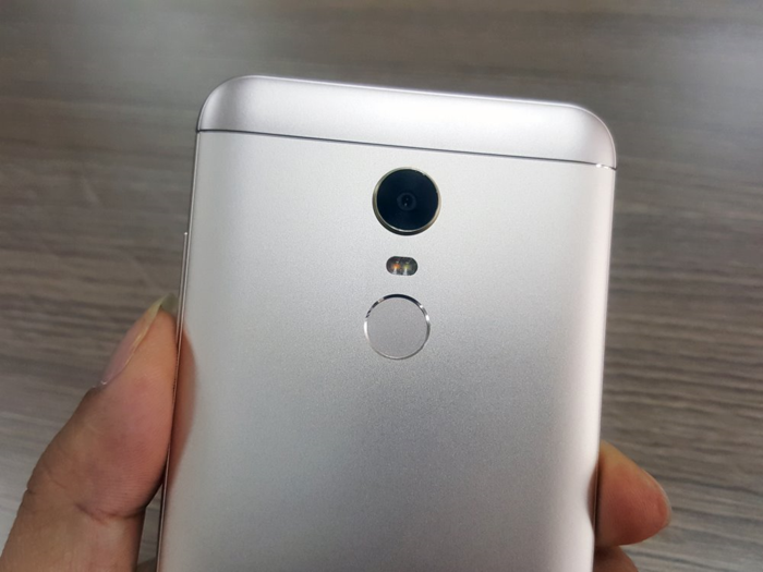 5000 máy Xiaomi Redmi 5 Plus tới tay khách hàng trong ngày đầu mở bán - Ảnh 2