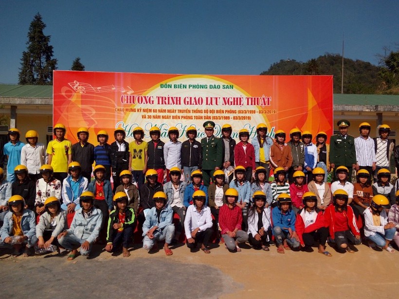 Ứng dụng gọi xe "be" tặng 1.400 mũ bảo hiểm ảnh 1