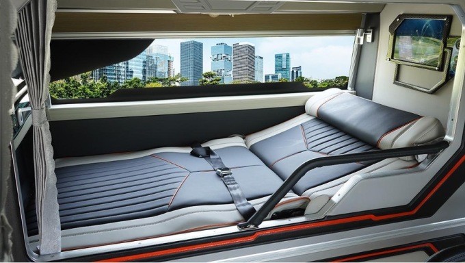 Thiết kế giường nằm, nhiều tiện ích trong cabin mẫu Mercedes-Benz Montero SL Thiết kế giường nằm, nhiều tiện ích trong cabin mẫu Mercedes-Benz Montero SL
