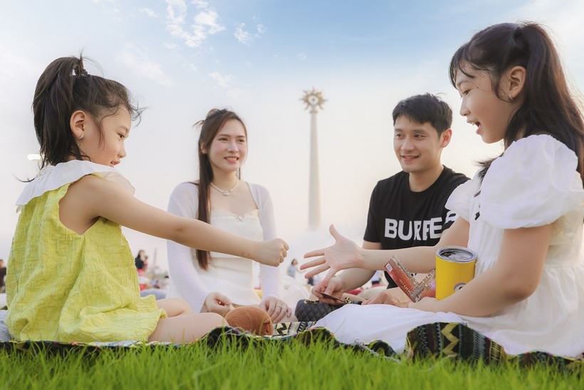 Phố đi bộ - Công viên Vũ Yên mở ra không gian vui chơi giải trí đa dạng cho các gia đình 240628_VHRI_PDB_PR2 3_Thu phu le hoi moi cho tre em va gia dinh phia bac_A2.jpg