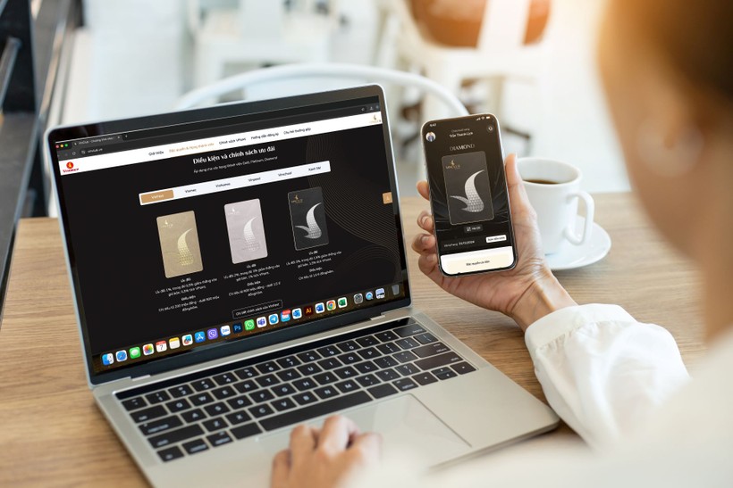 Hiện khách hàng có thể dễ dàng tải app VinClub để tra cứu hạng thẻ thành viên cùng nhiều quyền lợi hấp dẫn 240808_VGR_TCBC Ra mat Vinclub_A2.jpg