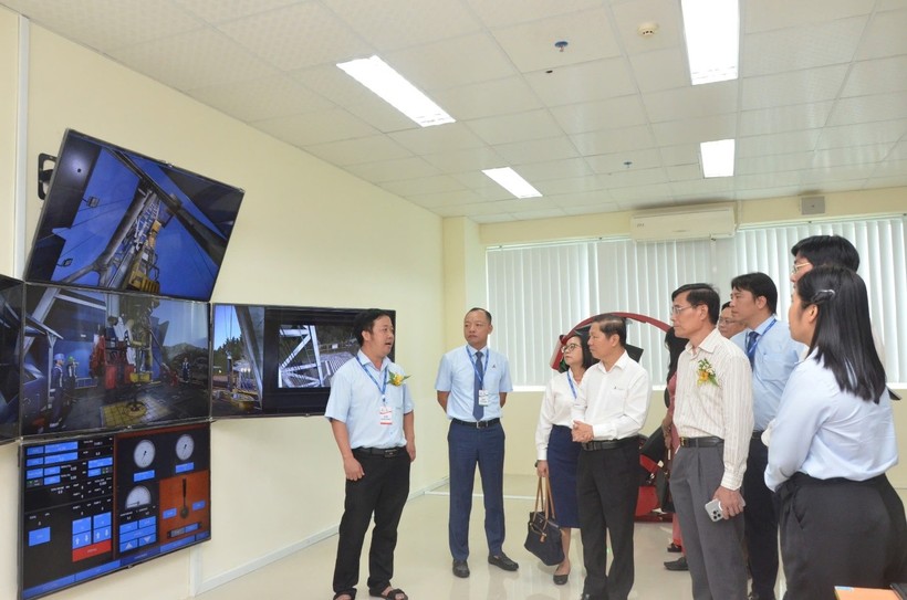 Ban tổ chức Hội thi và các đại biểu tham quan các phòng thi hinh 3.jpg