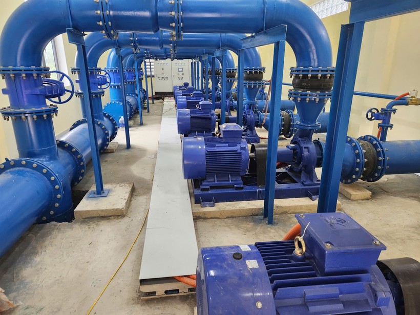 Tổ thao tác lưu động Huế (TTĐ Thừa Thiên Huế - PTC2) sẵn sàng kích hoạt hệ thống thoát nước tại trạm. 2-hue-(1)-20241105114357753.jpg