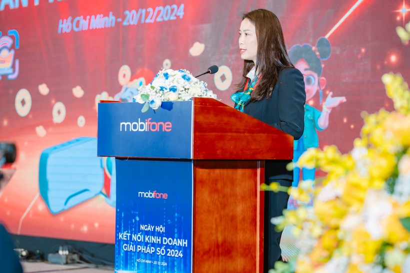 Ông Đoàn Đình Dân, Giám đốc phụ trách Trung tâm CNTT MobiFone và Bà Nguyễn Thị Nguyên, Phó Giám đốc Chi nhánh BIDV Ngọc Khánh Hà Nội phát biểu tại sự kiện 2.JPG