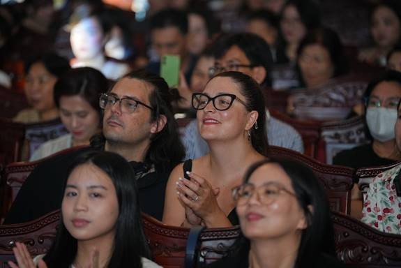 Nhiều khán giả hào hứng với diễn biến câu chuyện của “The Enchanted Crossbow”.