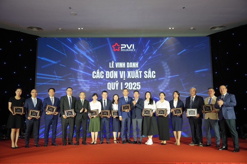 Bảo hiểm PVI khen thưởng các Tập thể xuất sắc Qúy I/2025