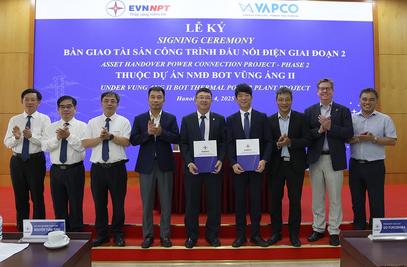 Lãnh đạo EVNNPT, PTC1, VAPCO tại lễ ký kết