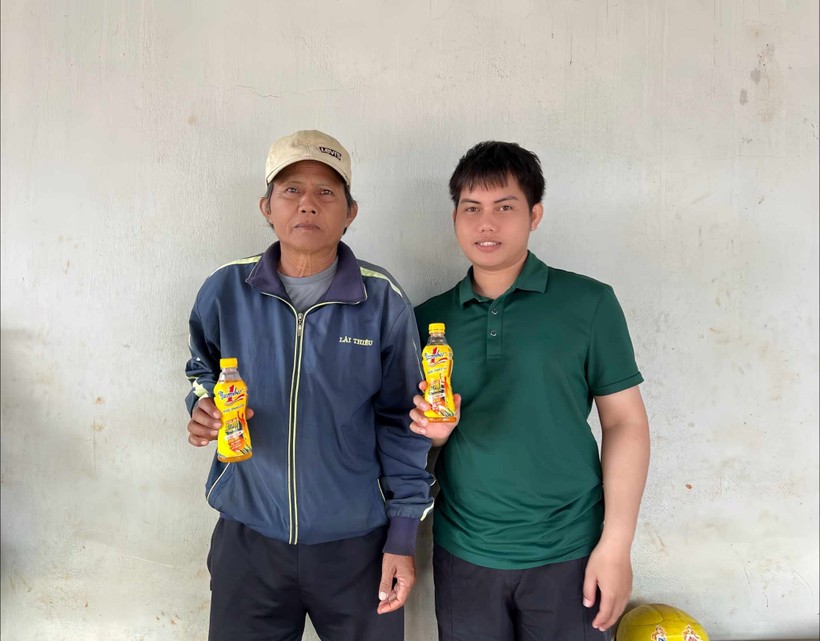 Ông Mlũm không ngờ Nước tăng lực Number 1 - thức uống ông gắn bó cả đời làm nông đã mở ra trang mới cho cuộc sống của ông và gia đình 5 (1).jpg