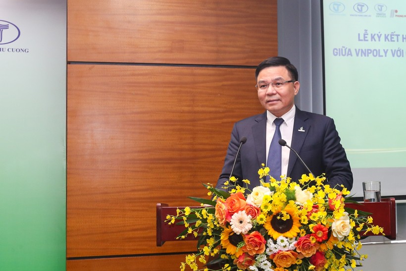 Chủ tịch HĐTV Petrovietnam Lê Mạnh Hùng: Sự hợp tác giữa VNPOLY và các đơn vị trực thuộc của VINATEX để cùng nâng cao khả năng cạnh tranh của các bên trên thị trường trong nước cũng như quốc tế A3 (6).jpg