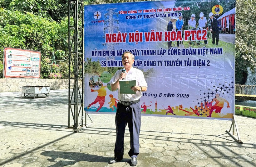 Ông Lê Đình Chiến - Bí thư Đảng ủy, Giám đốc Công ty phát biểu chỉ đạo tại ngày hội.