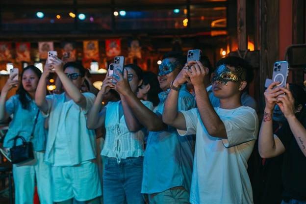 Ngay từ khi vừa ra mắt, show Dư âm đã thu hút sự chú ý đặc biệt của đông đảo du khách đến Bà Nà