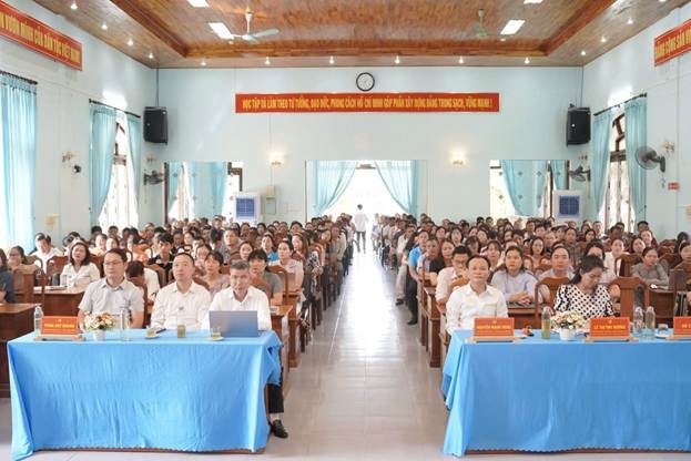 Hơn 200 cán bộ địa phương tham gia buổi tập huấn đầy hứng khởi