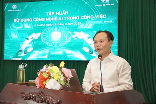 Đồng chí Nguyễn Mạnh Hùng - Bí thư Đảng ủy, Chủ tịch HĐND xã A Lưới 2 phát biểu tổng kết chương trình tập huấn