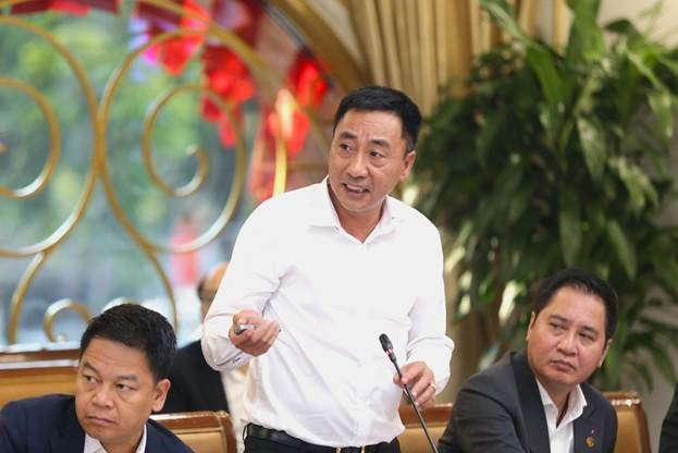 Ông Nguyễn Anh Tuấn, Phó Tổng Giám đốc T&amp;T Group trình bày các nghiên cứu đề xuất đầu tư của T&amp;T Group.