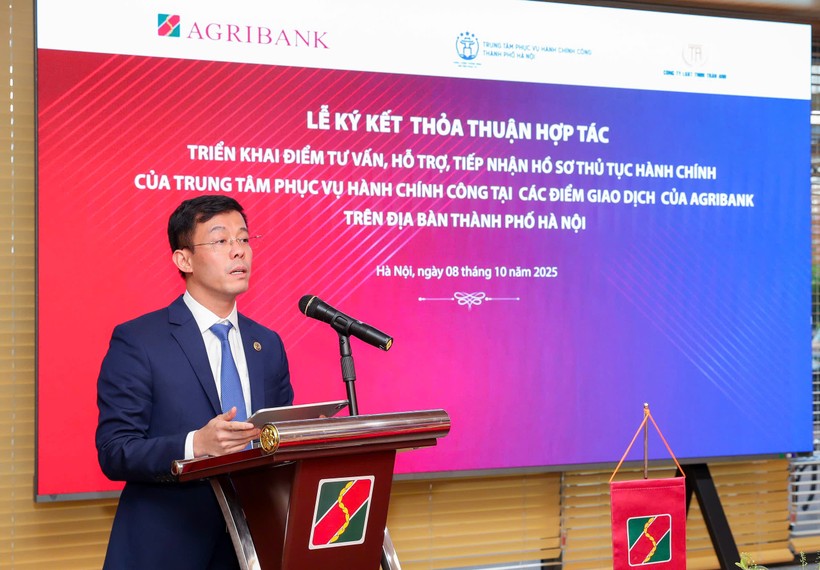 Ảnh 4 - Ông Cù Ngọc Trang - Giám đốc Trung tâm Phục vụ Hành chính công Thành phố Hà Nội phát biểu tại lễ ký kết.jpg