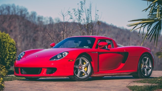 Carrera GT là siêu xe có tiếng pô hay nhất Porsche từng sản xuất. Ảnh:MecumAuctions.