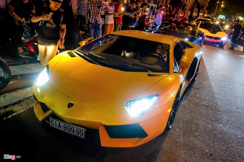 Chiếc Lamborghini Aventador đầu tiên Việt Nam thuộc sở hữu của một thành viên Gialai Team nhưng sống tại Việt Nam.