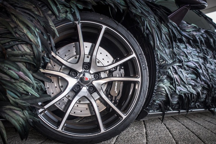 McLaren 570GT ra mắt cách đây khoảng một năm, trang bị động cơ V8 3.8L, tăng áp kép, công suất 562 mã lực tại 7.500 vòng/phút và mô-men xoắn cực đại 600 Nm, có thể đạt vận tốc tối đa 328 km/h. McLaren 570GT ra mắt cách đây khoảng một năm, trang bị động cơ V8 3.8L, tăng áp kép, công suất 562 mã lực tại 7.500 vòng/phút và mô-men xoắn cực đại 600 Nm, có thể đạt vận tốc tối đa 328 km/h.