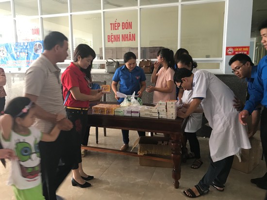 VTC tặng hơn 2.000 suất quà cho gia đình cán bộ, chiến sĩ Vùng 4 Hải quân ảnh 1