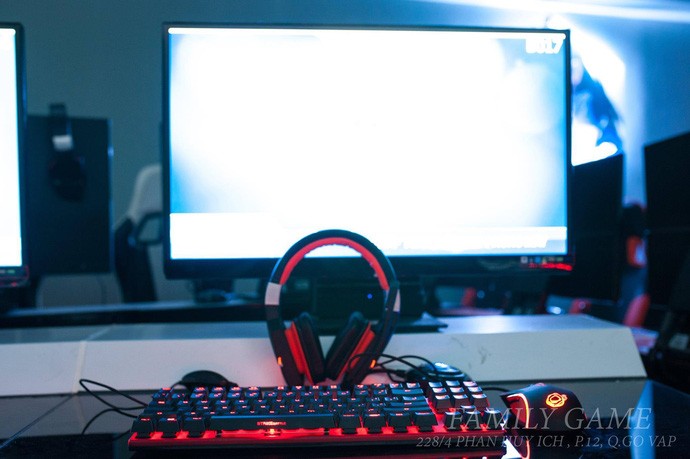 Quán net Việt chơi trội "dán" cả dải thiên hà lên trần cho game thủ ngắm nhìn