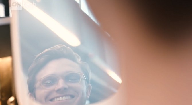 Gương thông minh chỉ cười mới hiện lên khuôn mặt của bạn ảnh 3