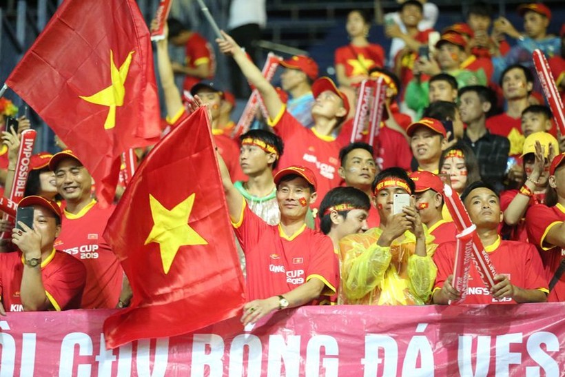 Tâm thế “King of ASEAN” ảnh 2 Khán giả Việt Nam đã chứng kiến trận đấu tuyệt vời trên sân Chang Arena (ảnh TTVH)