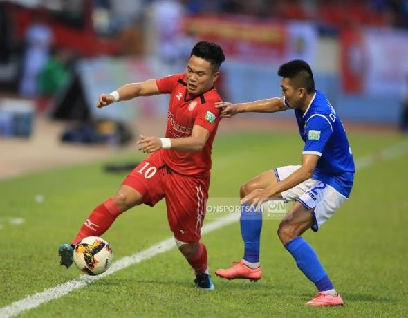 V-League 2019: Nín thở chờ sao tái xuất ảnh 2 Phi Sơn sẽ là miếng đánh khá hiệu nghiệm bên cánh phải TP.HCM, bởi khả năng quấy rối, kiến tạo và ghi bàn khá hoàn hảo (ảnh On Sport)