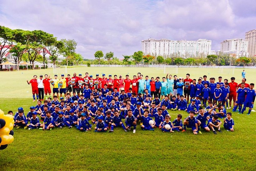 Văn Quyến bẩm sinh, Công Vinh khổ luyện ảnh 4 Học viên bóng đá CV9 của cựu đội trưởng đội tuyển VN đang phát triển (ảnh NV cung cấp)