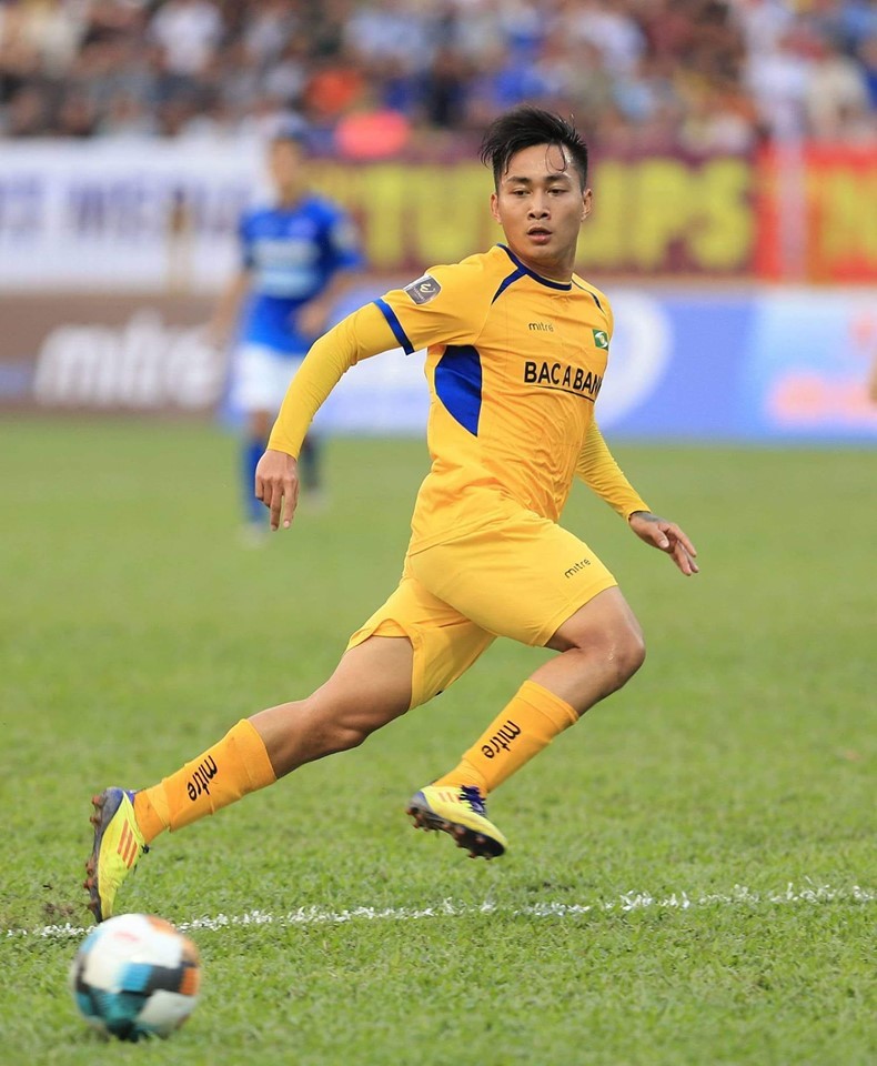 Liệu Tuấn Tài, sau khi nhận danh hiệu cầu thủ xuất sắc nhất trận đấu lại trở về băng ghế dự bị không? Ảnh VietTimes.